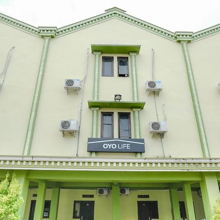 Oyo Life 2508 Alba Suites Homestay Syariah Tulungagung Εξωτερικό φωτογραφία