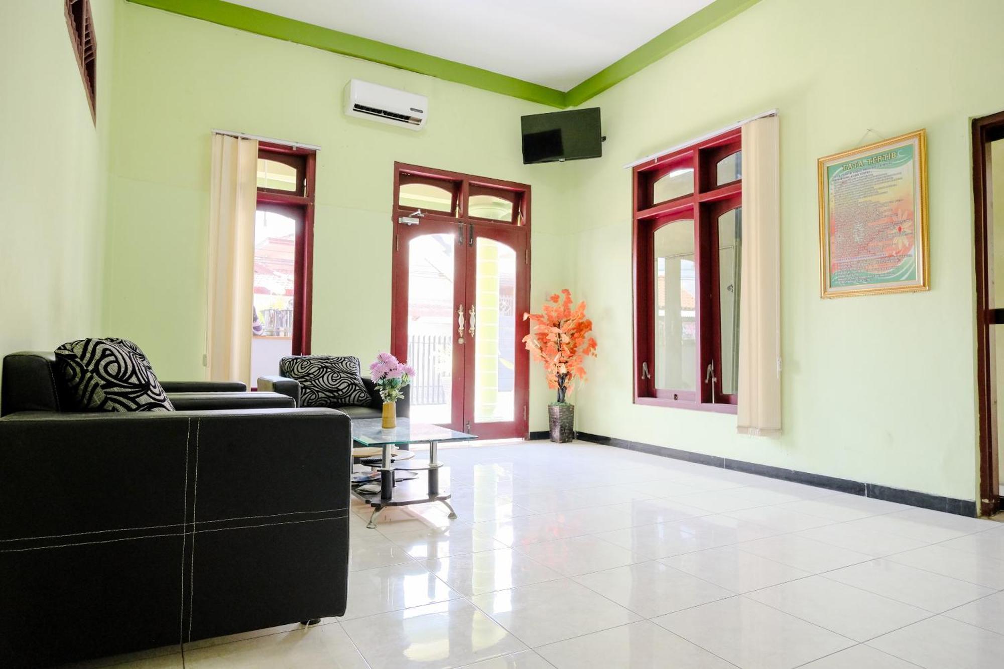 Oyo Life 2508 Alba Suites Homestay Syariah Tulungagung Εξωτερικό φωτογραφία