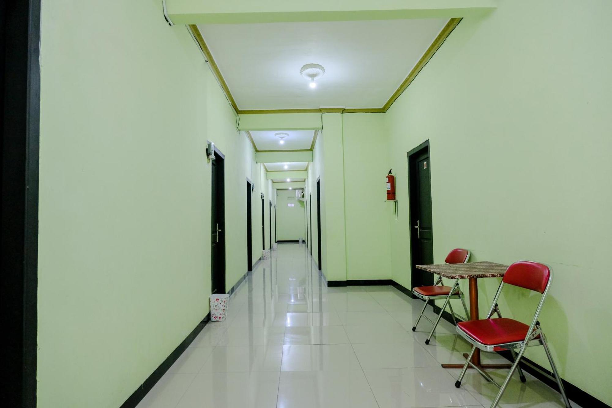 Oyo Life 2508 Alba Suites Homestay Syariah Tulungagung Εξωτερικό φωτογραφία