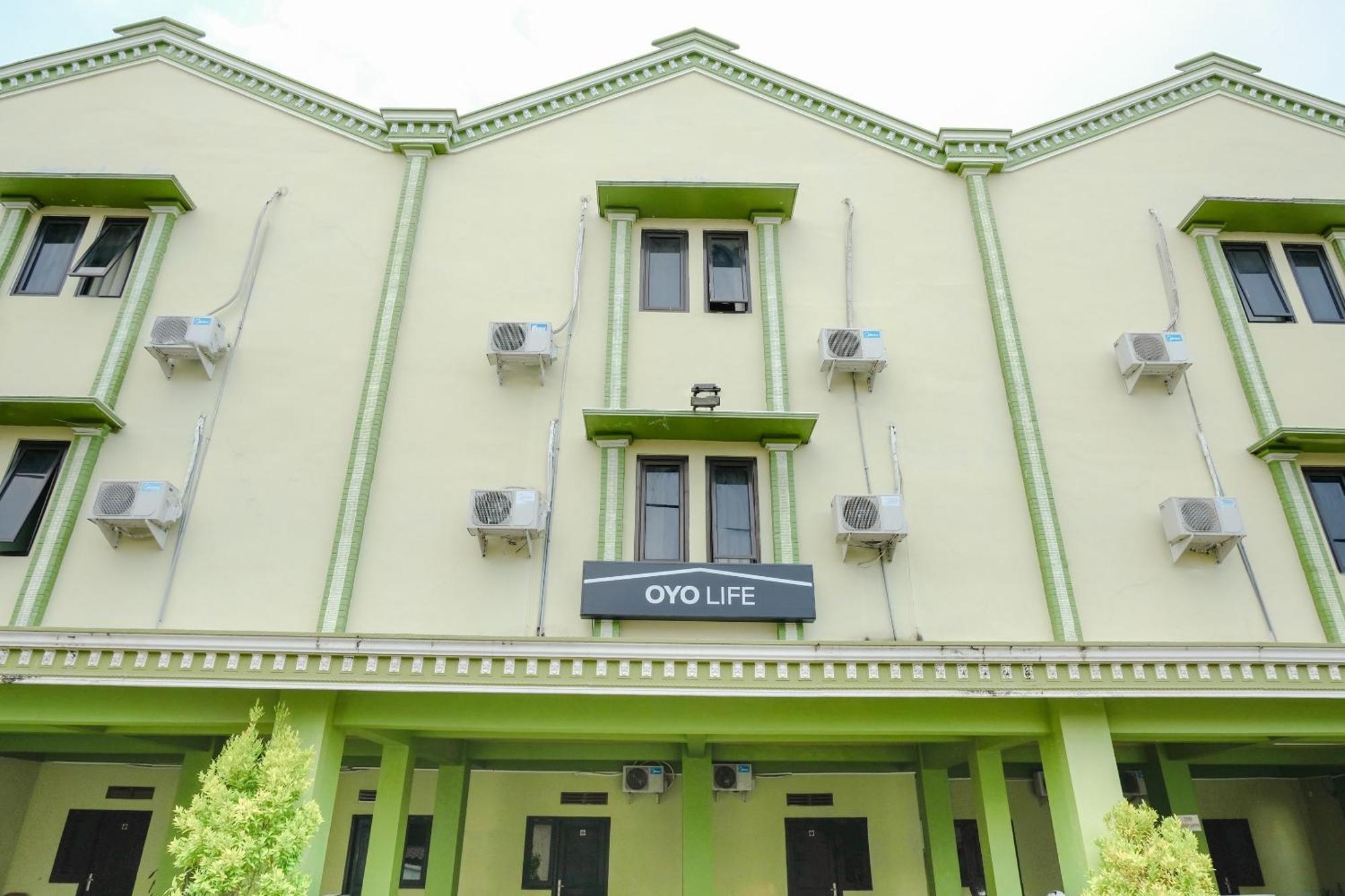 Oyo Life 2508 Alba Suites Homestay Syariah Tulungagung Εξωτερικό φωτογραφία