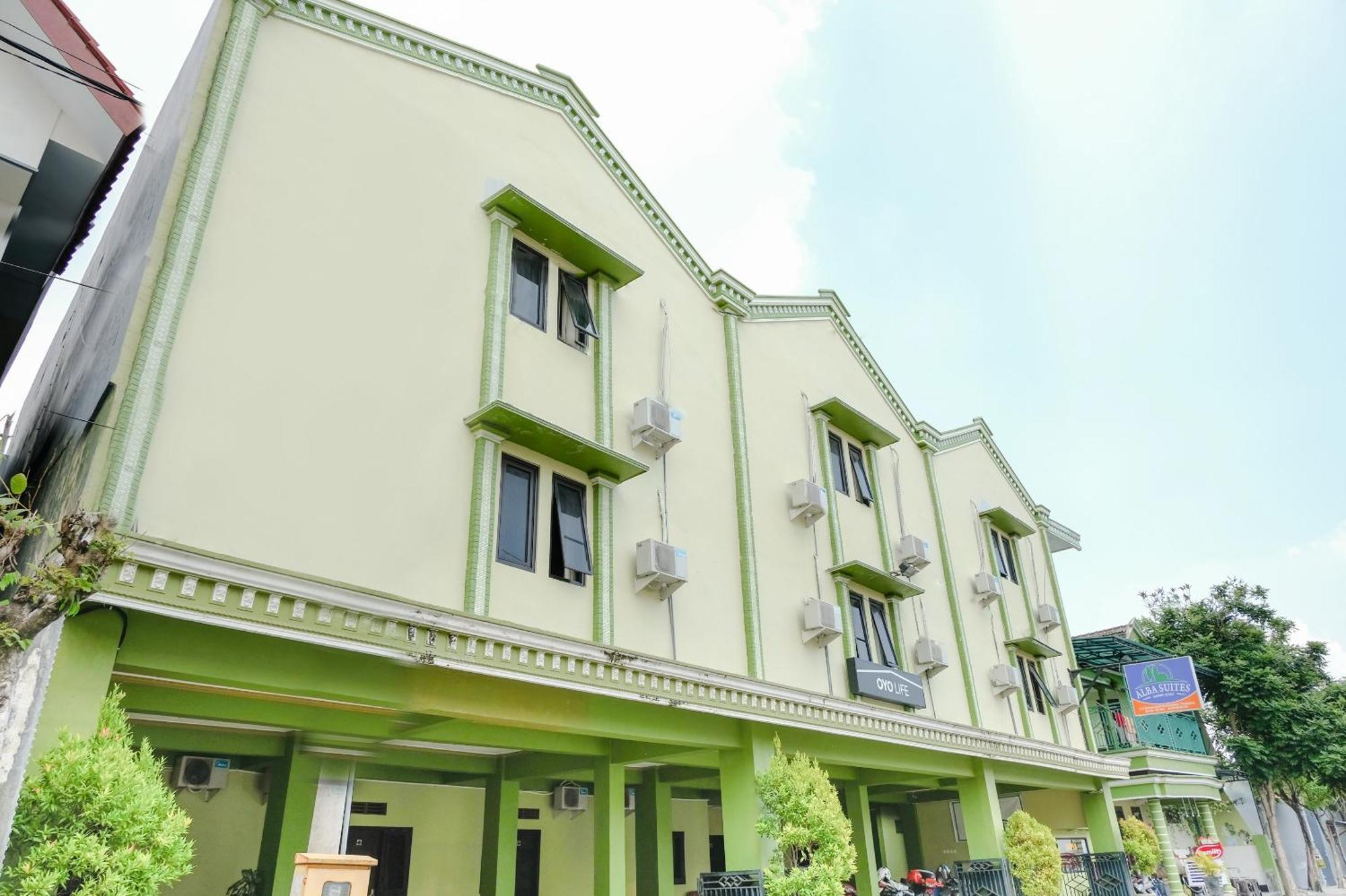 Oyo Life 2508 Alba Suites Homestay Syariah Tulungagung Εξωτερικό φωτογραφία
