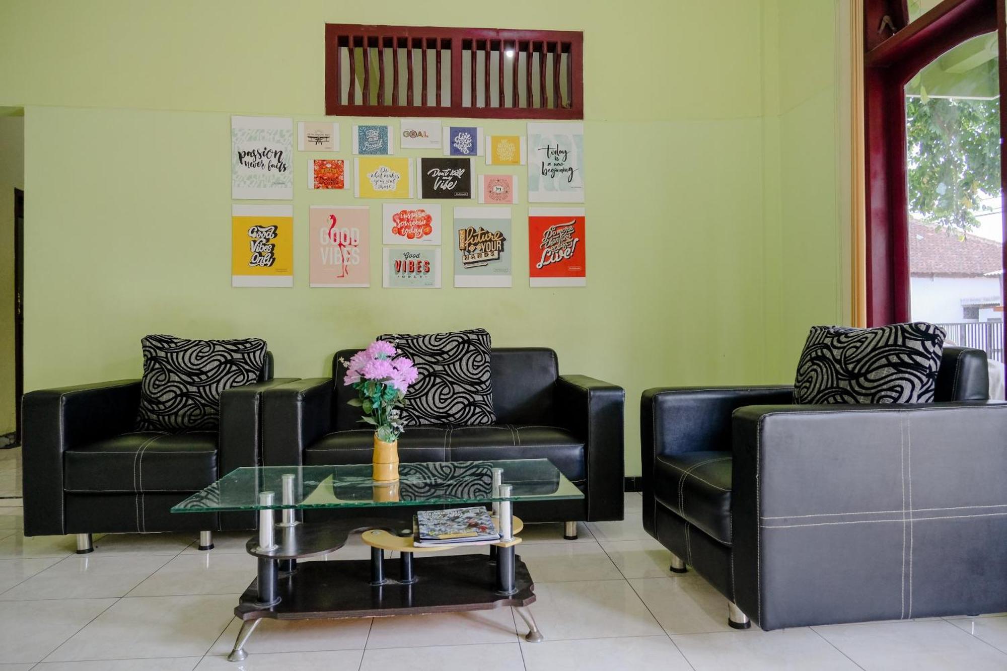 Oyo Life 2508 Alba Suites Homestay Syariah Tulungagung Εξωτερικό φωτογραφία
